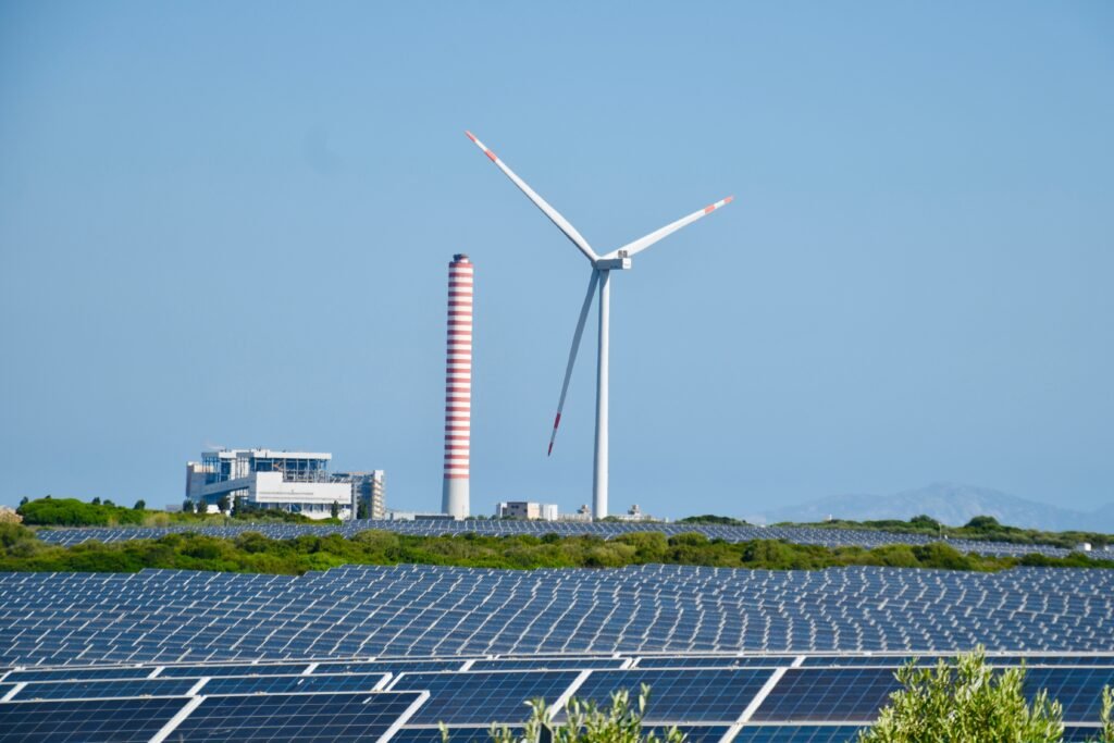 Green Energy & Solar Power in 2025: Sustainable Solutions for Homes and Businesses