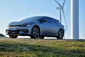 Electric Cars and Solar Energy – How They Work Together for a Greener Future
