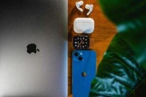 Snapdragon vs Apple Silicon vs MediaTek: Which Chipset is Best in 2025?